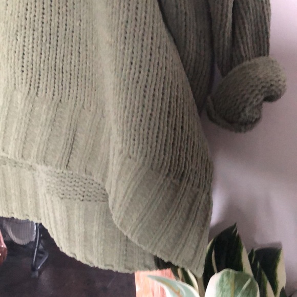 Green high low off shoulder baggy sweater - Picture 3 of 3